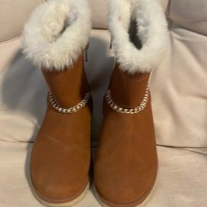 Oshkosh girl Boots. Excellent condition